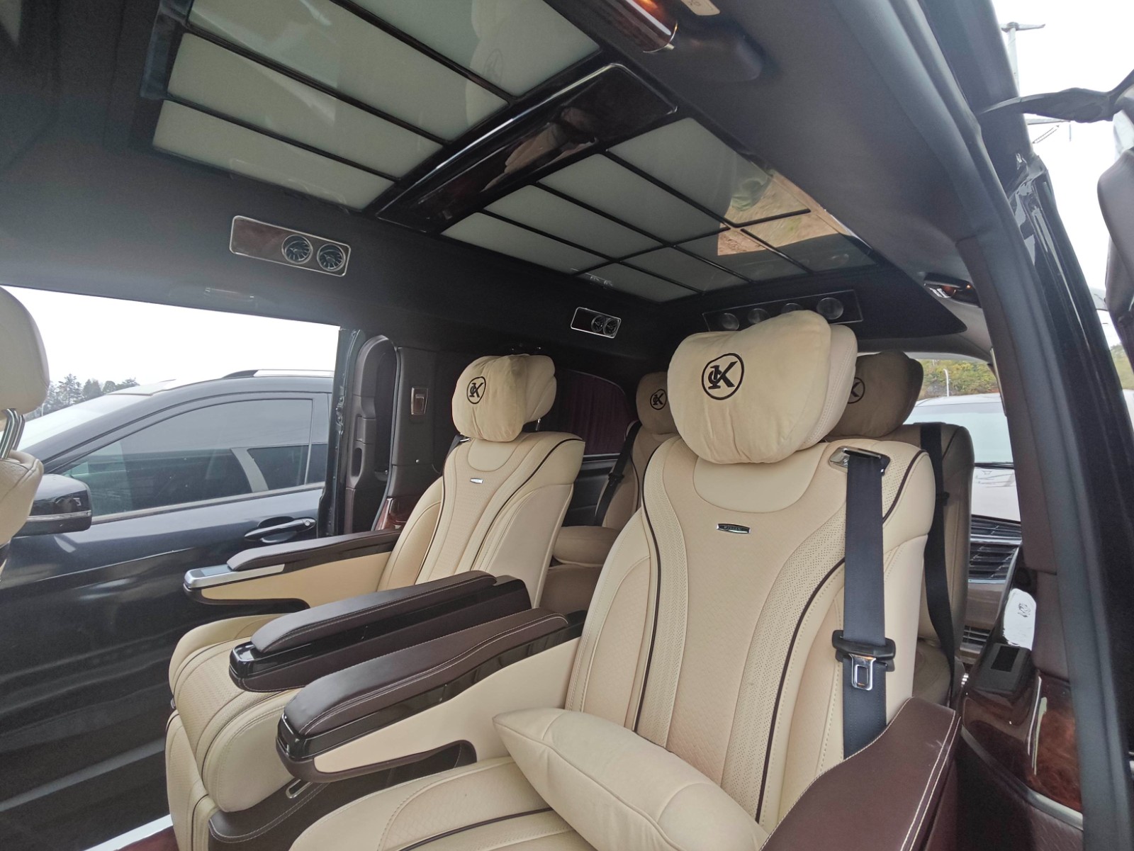 粤C23E80克蒂汽车牌小型专用客车一辆