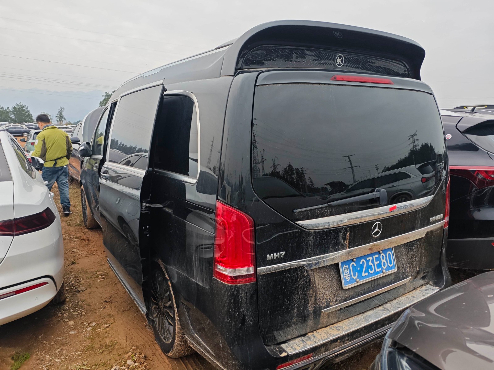 粤C23E80克蒂汽车牌小型专用客车一辆